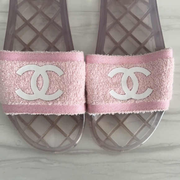 Chanel pool slides - Picture 2 of 6